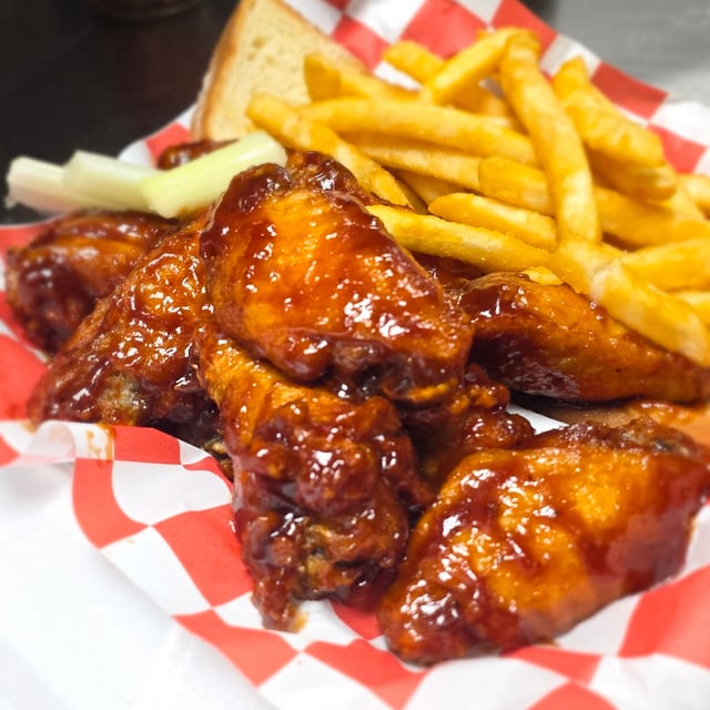Cut Flavored Wings Combo.