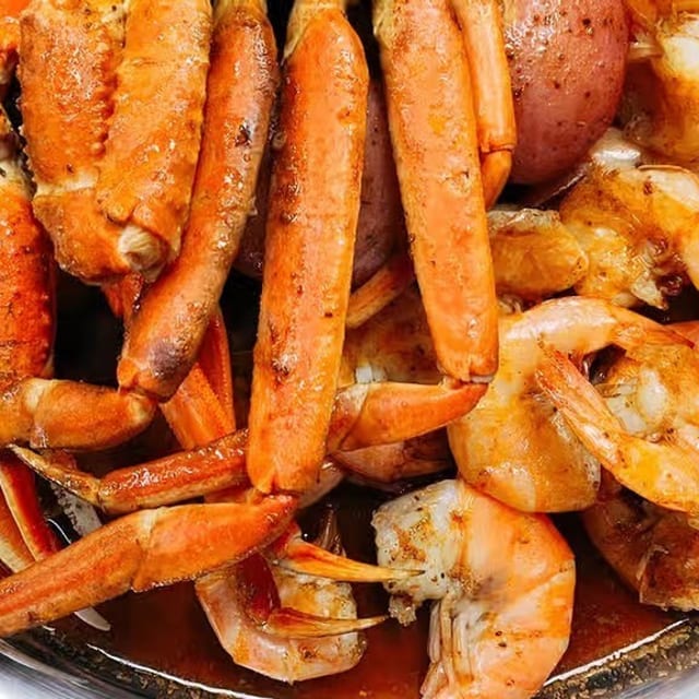 Snow Crab Legs & Shrimp (No Head).